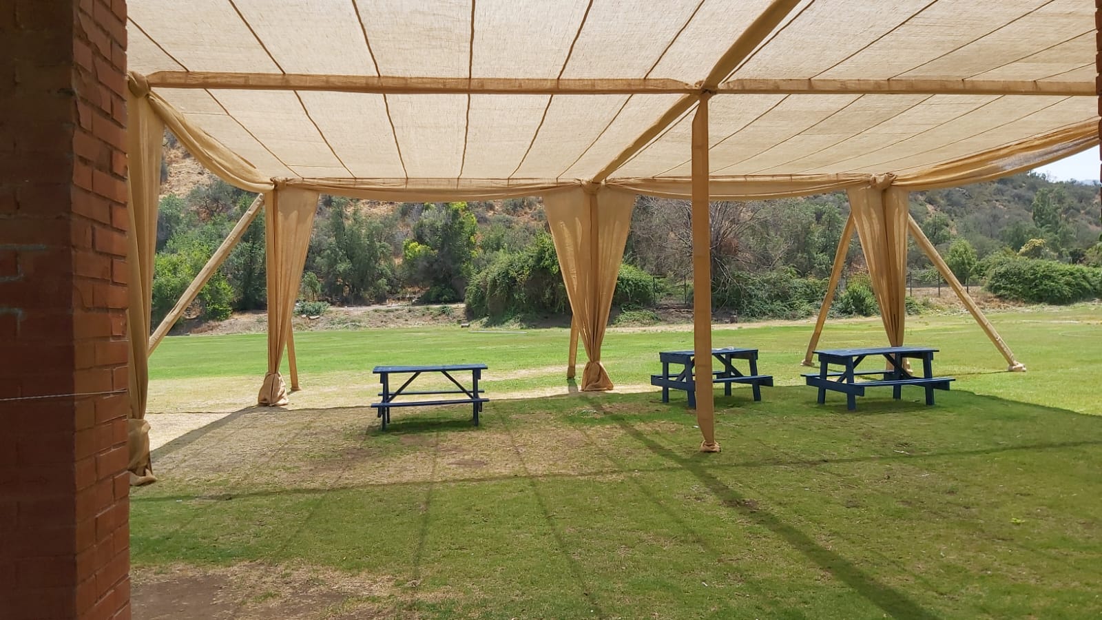 Evento con carpa mediana